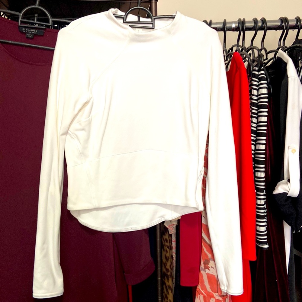 Lululemon cropped shirt
